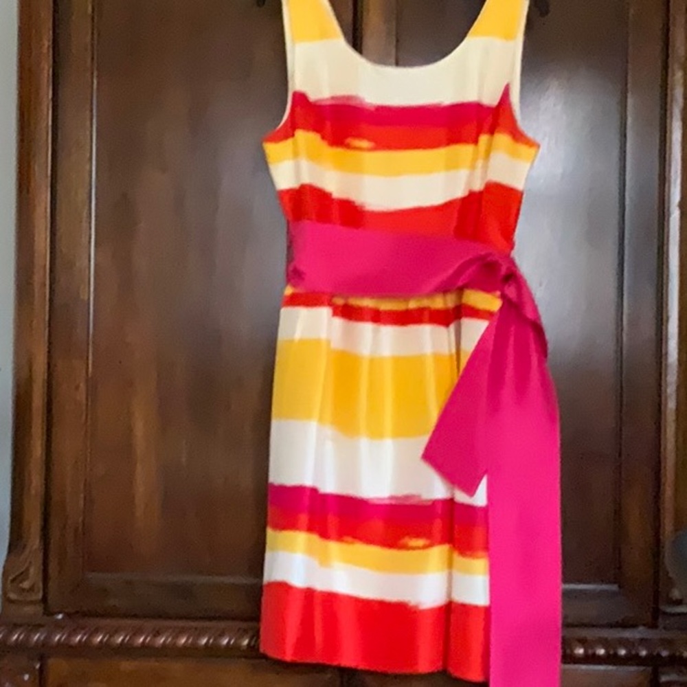 Spiegel scope neck sleeveless dress and has lining